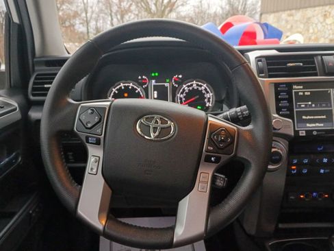 Used 2020 Toyota 4Runner image 14