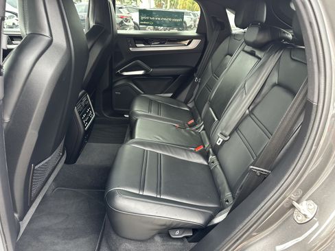 Certified 2024 Porsche Cayenne Coupe AWD/4WD image 17