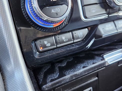 Used 2023 GMC Yukon XL Denali image 10