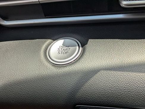 Used 2022 Hyundai Elantra SEL FWD image 25
