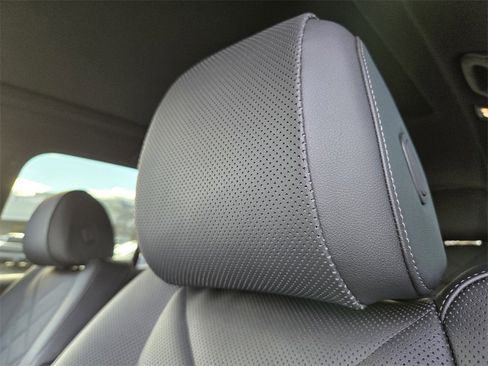 New 2026 BMW X5 xDrive50e w/ Premium Package image 17