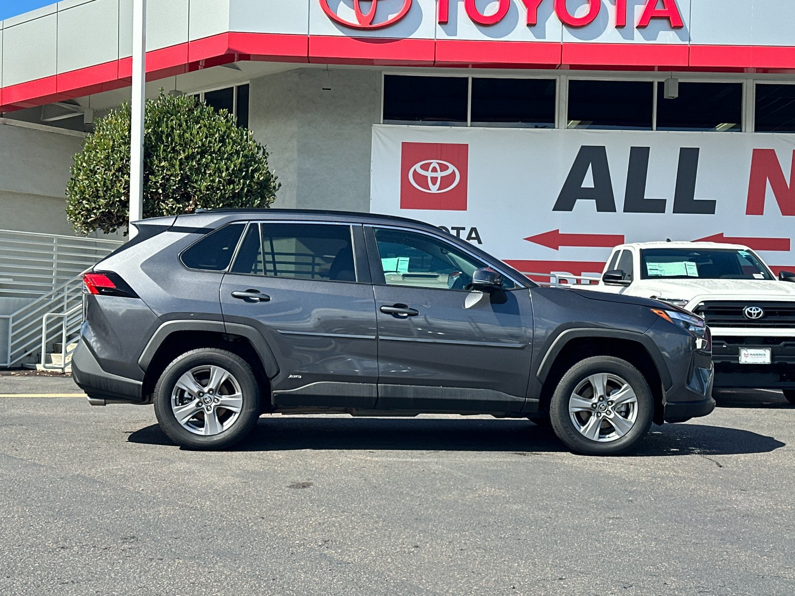 Used 2024 Toyota RAV4 LE AWD/4WD image 6