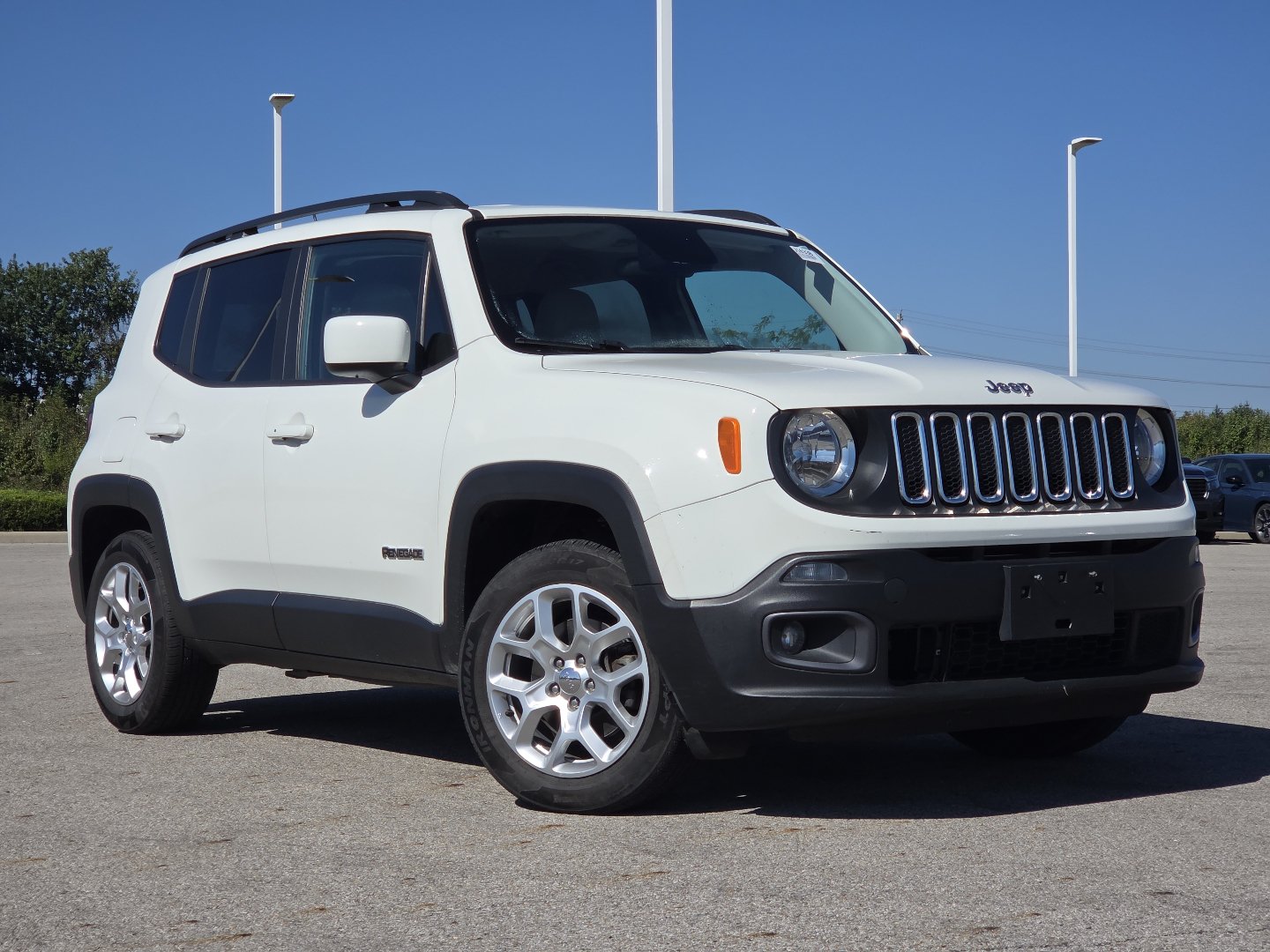 Used 2017 Jeep Renegade Latitude FWD image 2