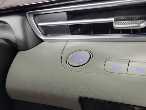 New 2025 Hyundai Elantra Limited image 17