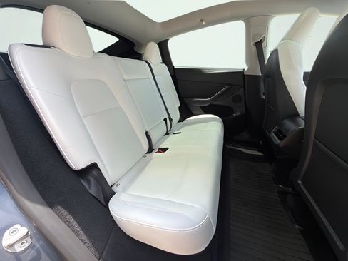 Used 2023 Tesla Model Y Performance AWD/4WD image 27