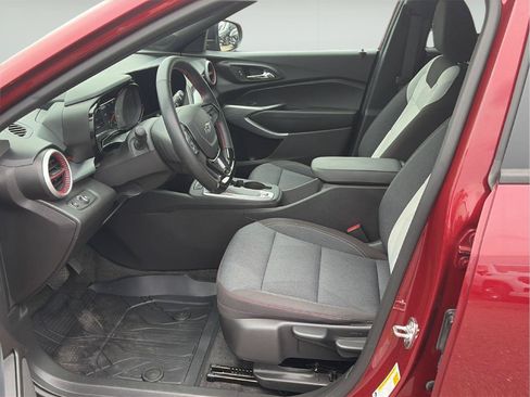 Used 2024 Chevrolet Trax RS FWD image 11