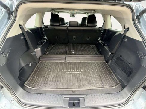 Used 2020 Toyota Highlander XLE FWD image 8