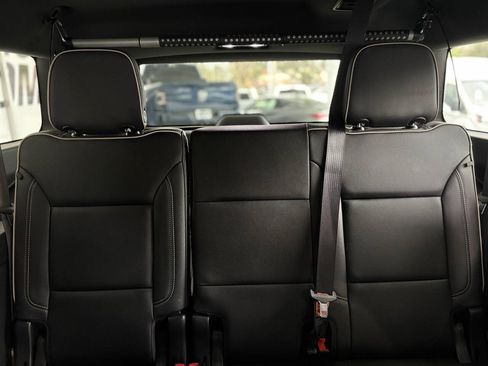 Used 2022 GMC Yukon XL SLT w/ SLT Luxury Package RWD image 29