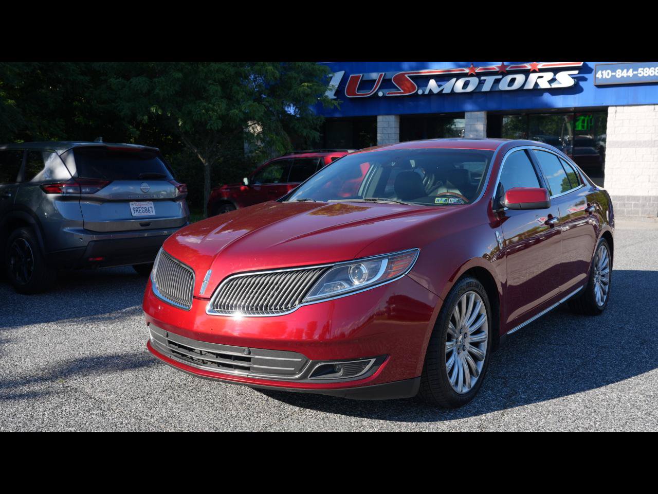 Used 2013 Lincoln MKS FWD image 1