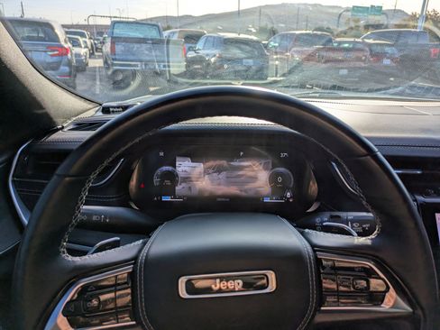 Used 2022 Jeep Grand Cherokee L Overland w/ Advanced Protech Group III image 20