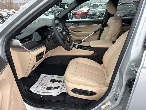New 2025 Jeep Grand Cherokee L Limited AWD/4WD image 12