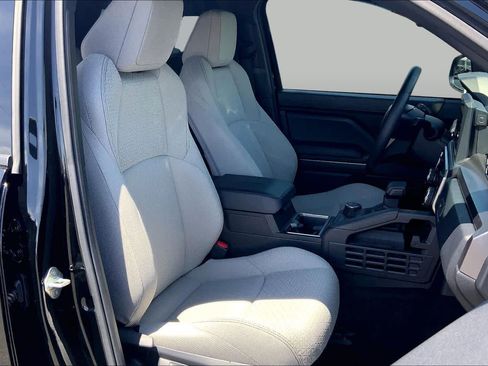 Used 2025 Toyota 4Runner SR5 AWD/4WD image 9