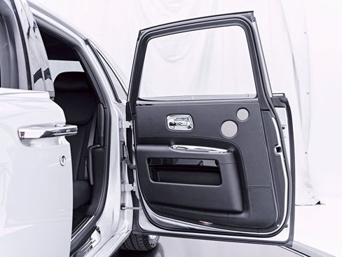 Used 2015 Rolls-Royce Ghost RWD image 42