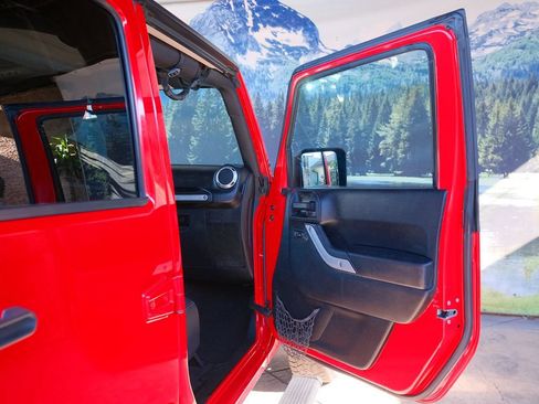 Used 2015 Jeep Wrangler Unlimited Sahara AWD/4WD image 24