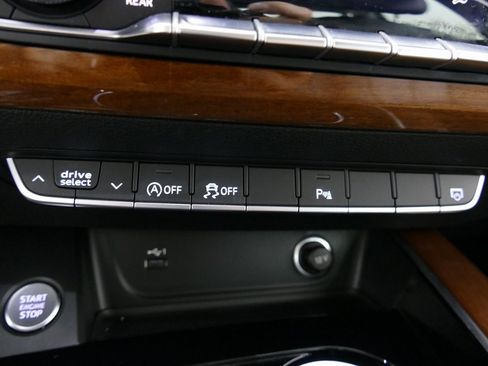 Used 2023 Audi A4 2.0T Premium w/ Convenience Package image 22