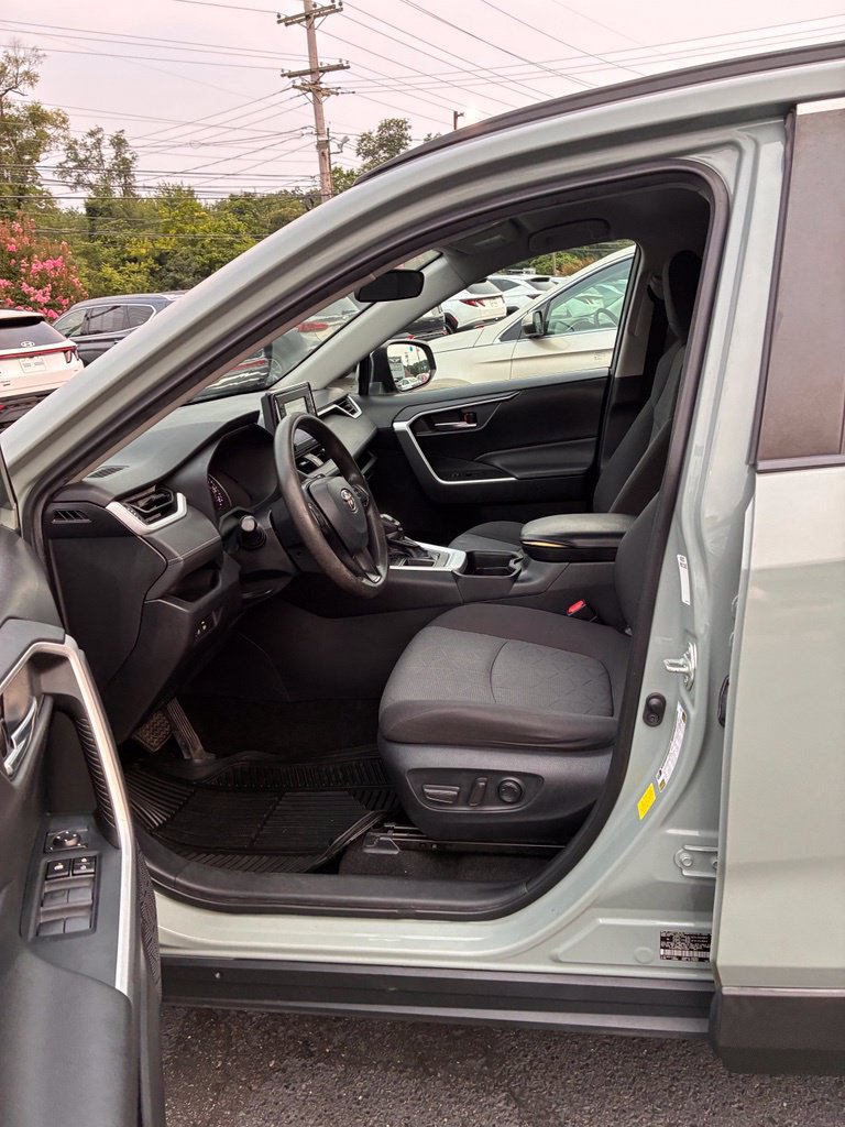 Used 2021 Toyota RAV4 XLE FWD image 28
