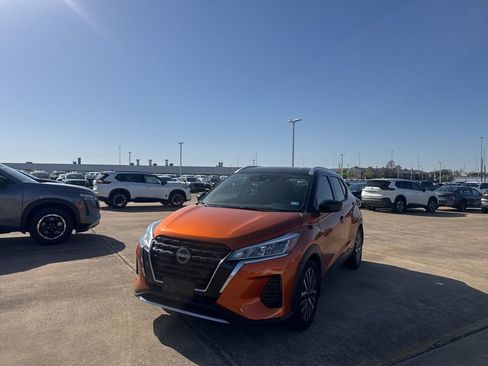 Certified 2023 Nissan Kicks SV image 6