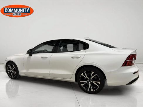 Used 2025 Volvo S60 B5 Core FWD image 4