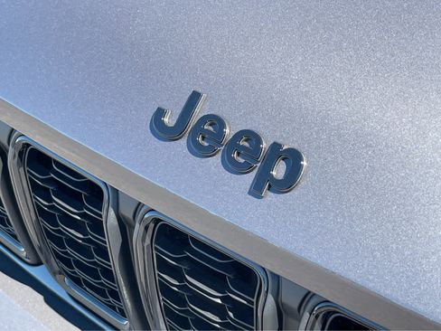 New 2025 Jeep Grand Cherokee L Altitude image 8