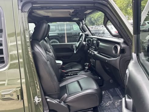 Used 2022 Jeep Gladiator Sport AWD/4WD image 9