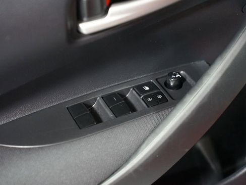 Used 2020 Toyota Corolla LE FWD image 27