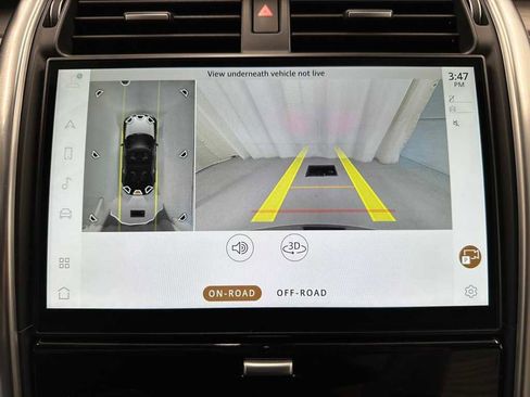 Used 2024 Land Rover Discovery Dynamic SE image 38