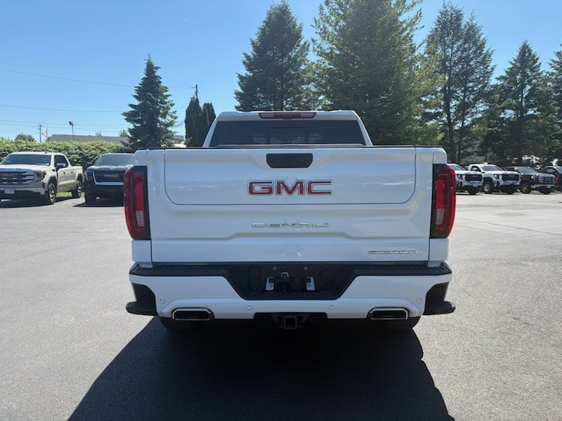 Used 2023 GMC Sierra 1500 Denali w/ Technology Package AWD/4WD image 5
