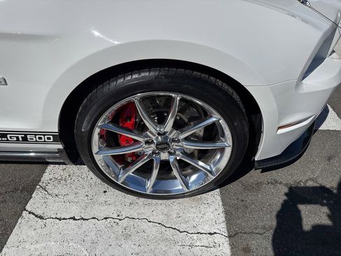 Used 2010 Ford Mustang Shelby GT500 RWD image 17