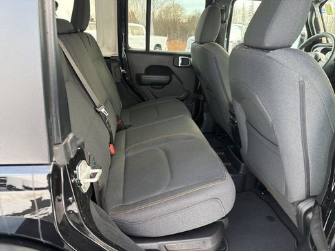 Used 2024 Jeep Wrangler Unlimited w/ Convenience Group image 23