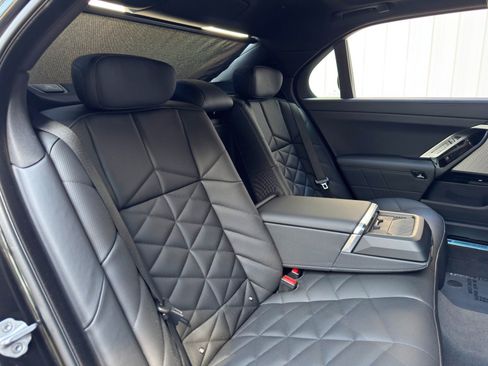 Used 2025 BMW 740i w/ Premium Package RWD image 50