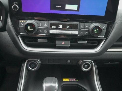 Used 2024 Toyota Grand Highlander XLE image 32