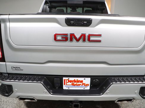 Used 2022 GMC Sierra 1500 Elevation w/ Elevation Premium Package image 8