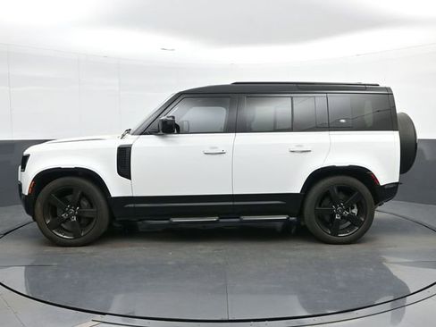 Used 2024 Land Rover Defender 110 X-Dynamic SE image 5