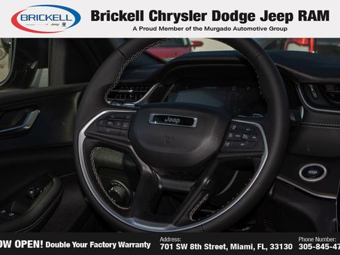 New 2025 Jeep Grand Cherokee L Laredo image 23