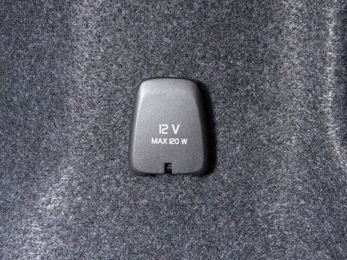 Certified 2025 Volvo XC40 B5 Plus image 38