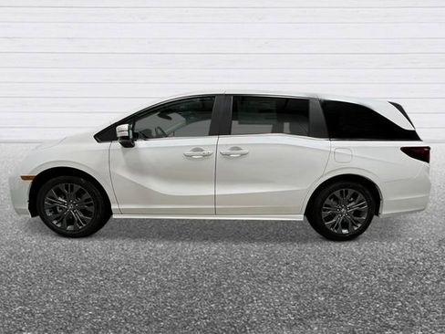 New 2026 Honda Odyssey Touring image 2