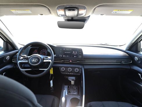 Used 2021 Hyundai Elantra SE FWD image 23
