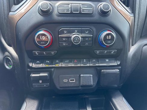 Used 2019 Chevrolet Silverado 1500 High Country image 25