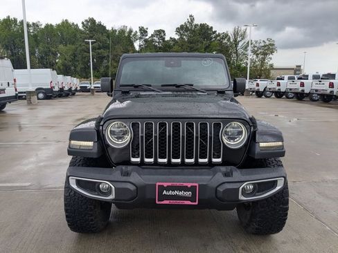 Used 2020 Jeep Gladiator Overland image 2