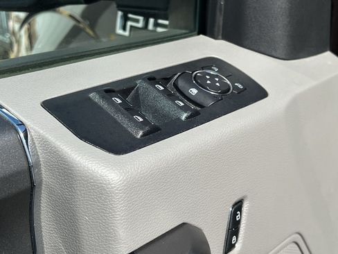 Used 2018 Ford F150 XLT w/ Equipment Group 302A Luxury AWD/4WD image 12