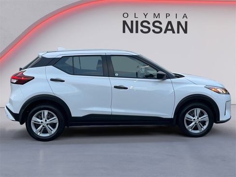 Used 2024 Nissan Kicks S image 6
