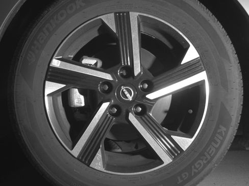 Used 2025 Nissan Sentra SV FWD image 9
