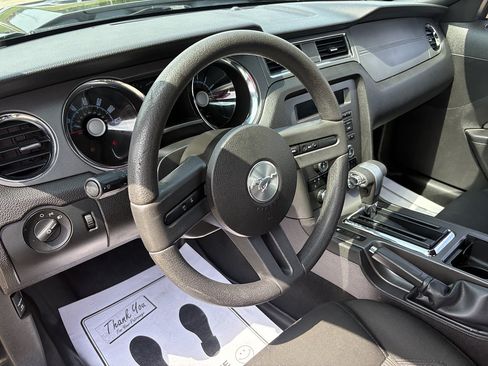 Used 2010 Ford Mustang Coupe RWD image 16