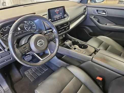 Used 2021 Nissan Rogue SV w/ Premium Package image 16