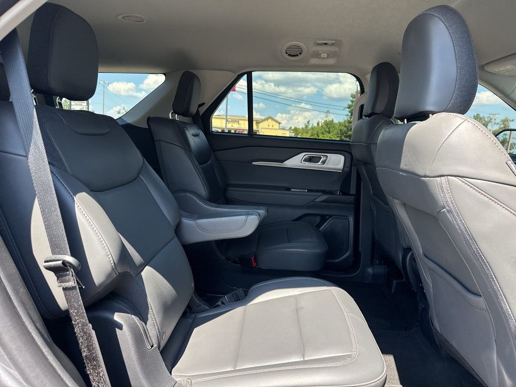 Used 2025 Ford Explorer Active w/ Active Comfort Package RWD image 16