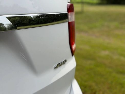 Used 2016 Ford Explorer XLT AWD/4WD image 10