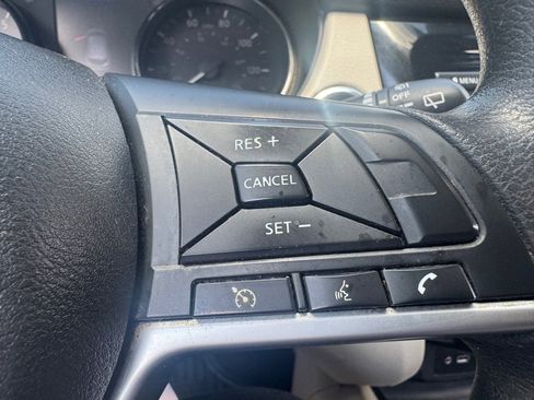 Used 2020 Nissan Rogue Sport SV image 11