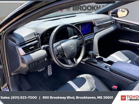 Used 2025 Toyota Camry SE w/ Convenience Package FWD image 12