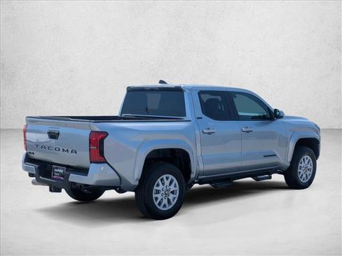 Certified 2025 Toyota Tacoma SR5 AWD/4WD image 5
