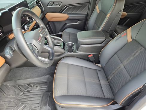 Used 2024 GMC Canyon AT4 w/ Technology Package AWD/4WD image 11
